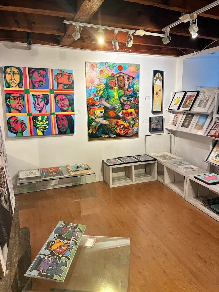 Intérieur de la galerie L'Original du Vieux-Montréal